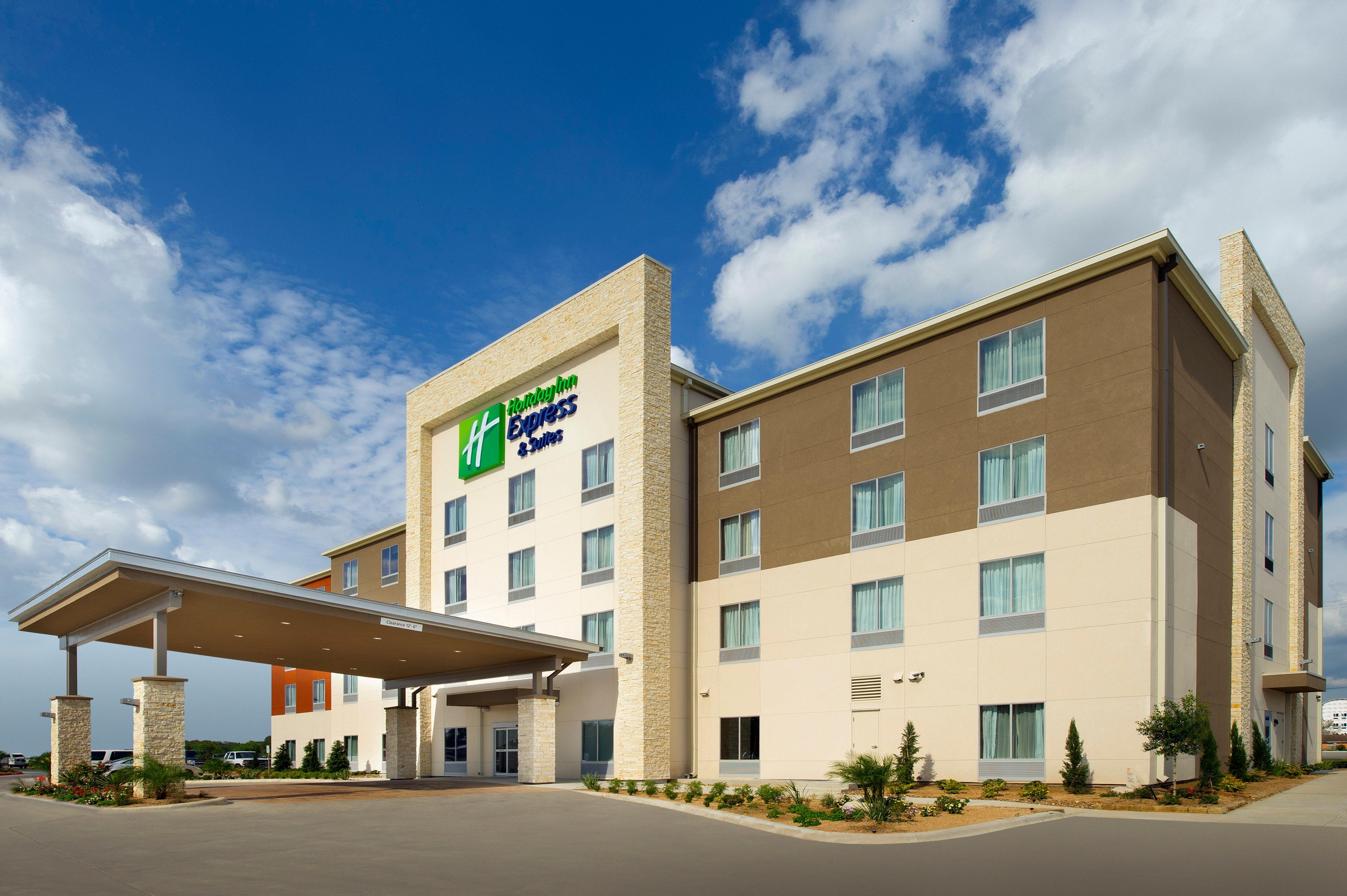 Holiday Inn Express & Suites Bay City By Ihg Exterior foto